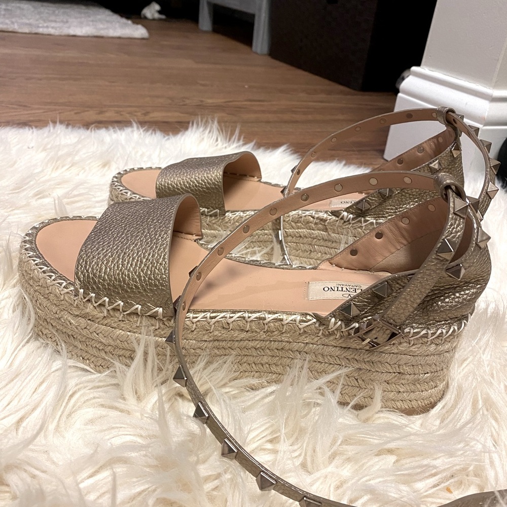 Valentino Size 39 / AUTHENTIC
